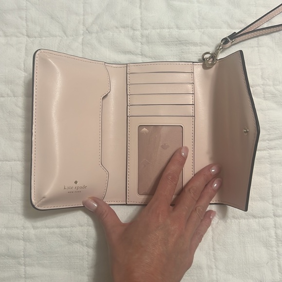 kate spade new york
iPhone 7 Envelope Wristlet - Picture 3 of 3